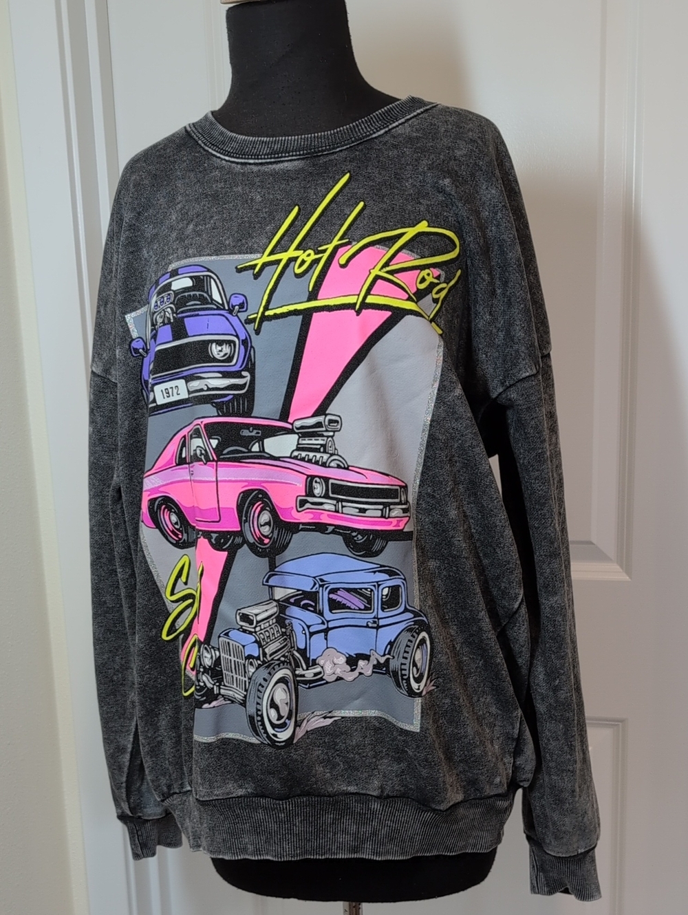No Boundaries Gray Crewneck Hot Rod Sweatshirt with Pink & Blue Car Graphics